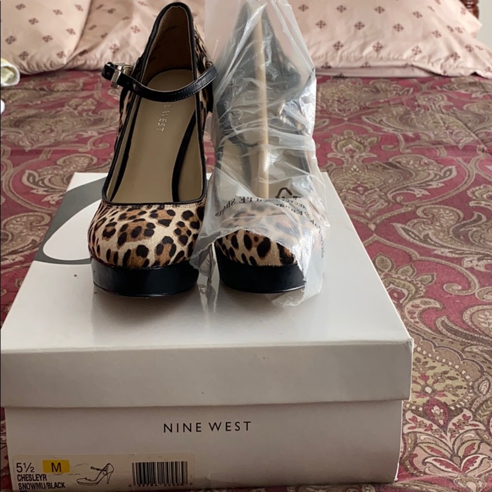 New Nine West Mary Jane high heels in 5.5